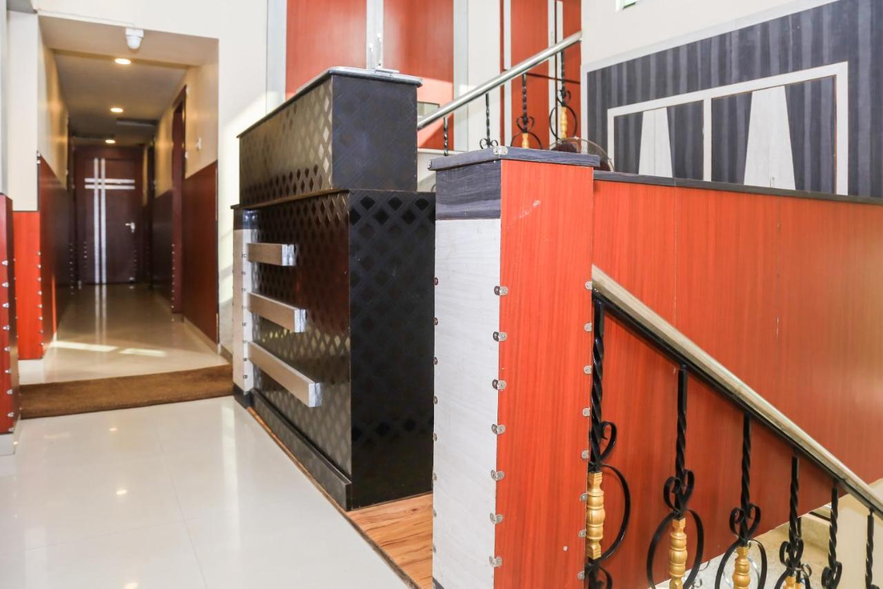 Oyo Hotel Executive Inn Агартала Экстерьер фото