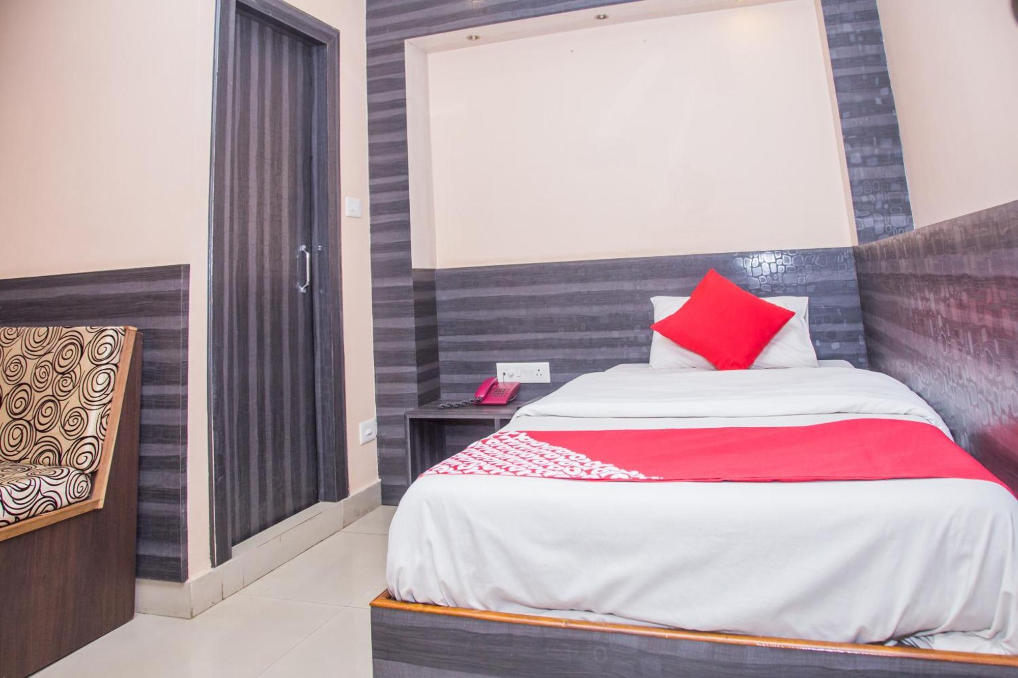 Oyo Hotel Executive Inn Агартала Экстерьер фото
